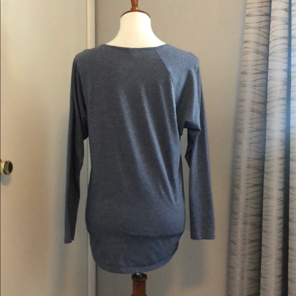 Like new Uniqlo long sleeve T-shirt - Picture 4 of 6